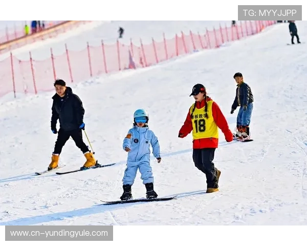 云顶滑雪场官网上丰富的滑雪课程与专业教练介绍