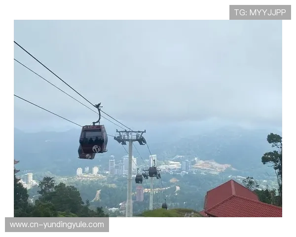 马来西亚云顶赌城图片欣赏：绚丽灯光点缀的赌场外观与周边景色全景展现